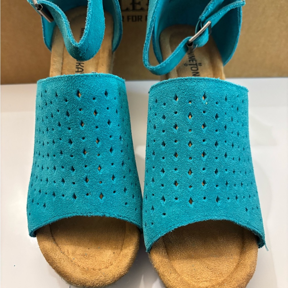 Minnetonka Teal Open-Toe Sandals